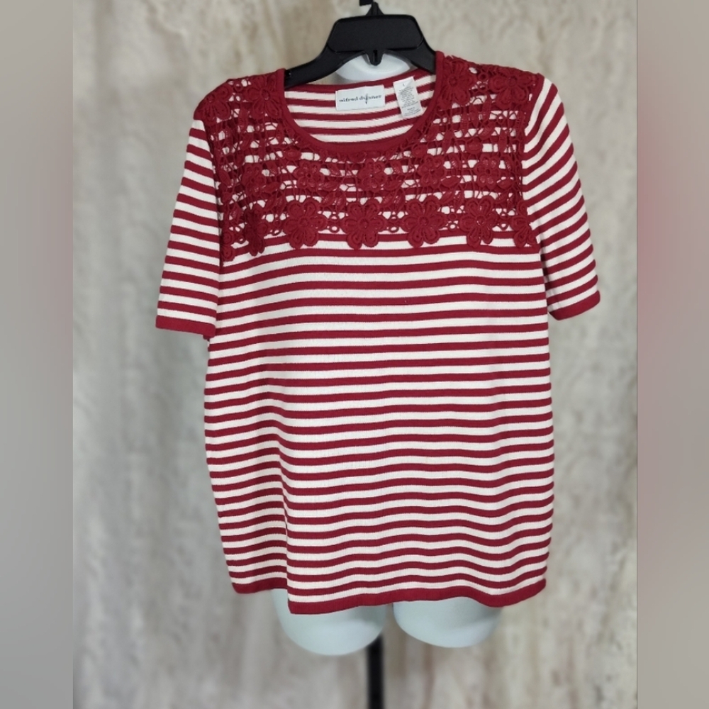 Alfred Dunner Red & White striped Knit Top Quality lace Accent. Size L